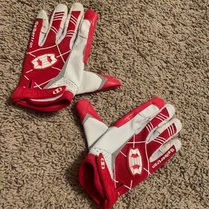🏈KIDS UNDER ARMOUR FOOTBALL GLOVES